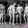 Спортисти протестират голи