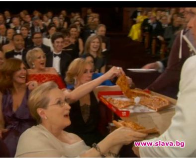Нагъваха пица на Оскарите