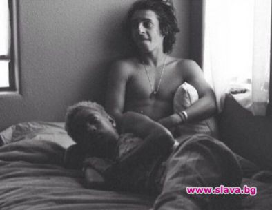 13-годишната щерка на Уил Смит щракната с гол мъж в леглото
