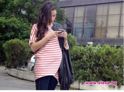 Ето я бременната Диляна Попова!