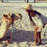 Николета целуна камила