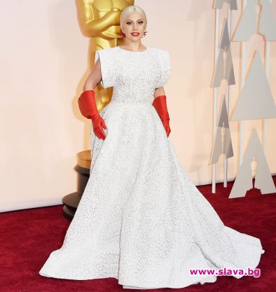 Лейди Гага шие сватбена рокля
