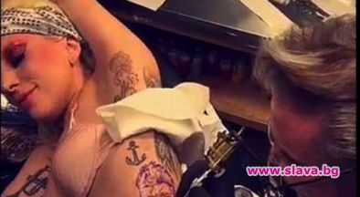 Лейди Гага си татуира Дейвид Бауи 