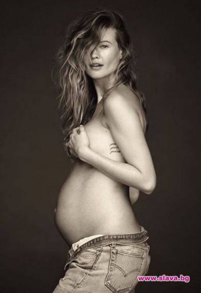 Адам Лавин сподели снимка на бременната Бехати