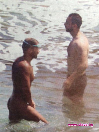 Антон Хекимян с гол мъж в морето