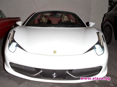 София Ричи с ново Ferrari - подарък от татко