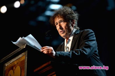Боб Дилън издава кавъри на Синатра