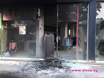 Запалиха магазин на Мегз в София 