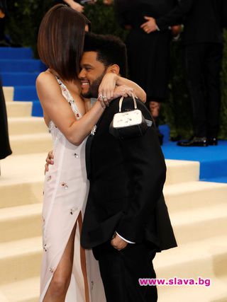 Селена Гомес и The Weeknd си купиха къщи един до друг 