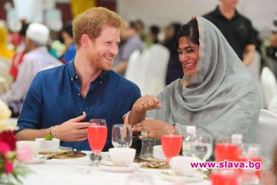Принц Хари се храни с мюсюлманската общност в Сингапур  
