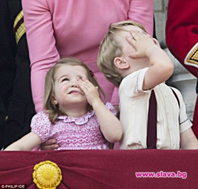 Кейт и децата ѝ осветяват кралския балкон