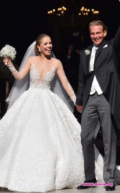 Виктория Сваровски се омъжи с 46 килограмова рокля за близо милион долара