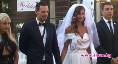 Преди броени дни манекенката Александра Богданска се омъжи за репортера