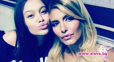Поп фолк певицата Анелия и нейната дъщеря от Коко Динев