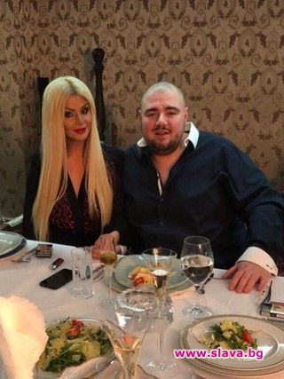 Светлана и Гущеров посрещнаха 2018 г. на маса и влюбени
