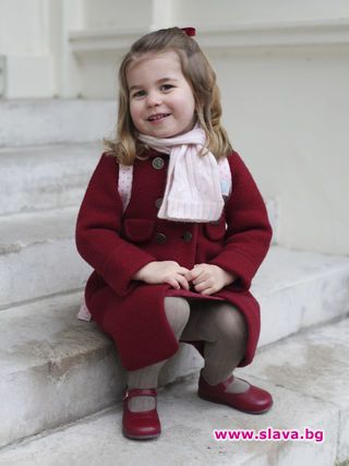 Принцеса Шарлот тръгна на детска градина с усмивка