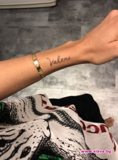 Алисия си татуира името на любовта
