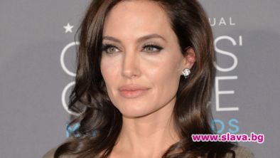Актрисата Анджелина Джоли ревнува бившия си съпруг Брад Пит заради