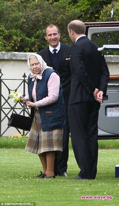 Елизабет II посети новородения си правнук принц Луи в резиденцията