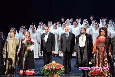 Софийската опера с 9 тира декори в Москва 