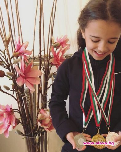 Дъщерята на фолкдивата Мария – Марая, е шампион по шахмат.