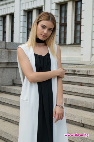 Моделът Кристин Илиева която катастрофира тежко преди месеци с певицата