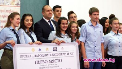 Президентът Румен Радев се включи в общ рецитал в Пловдив