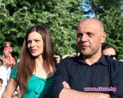 Съпругата на Томислав Дончев с расистки коментар във Facebook