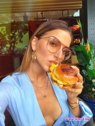 Моделът Александра Богданска е секси дори когато обядва Вчера бившата