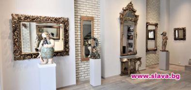 Изложба „Силуети в огледалото“ е подредена в галерия „Нюанс“ на