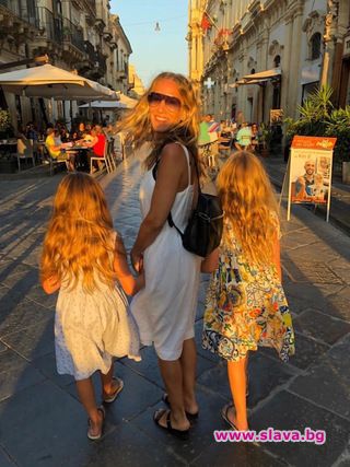 Сара Джесика Паркър с близначките в Сицилия