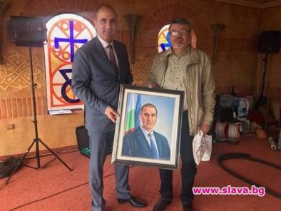 Цветан Цветанов с портрет от сопотския художник Стефан Йорданов