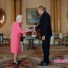 Какво подари президентската двойка на кралицата