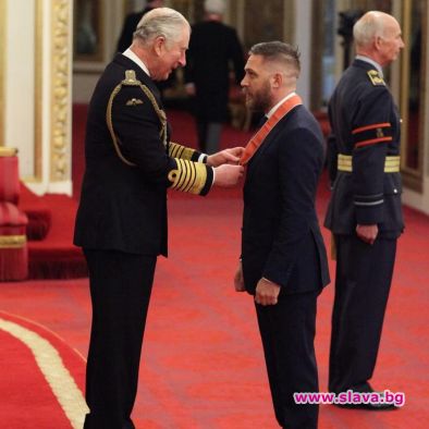Том Харди бе удостоен с Ордена на Британската империя. Той