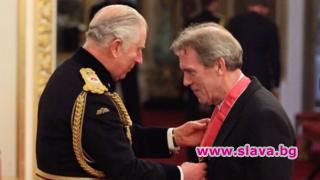 Актьорът Хю Лори стана командир на Ордена на Британската империя