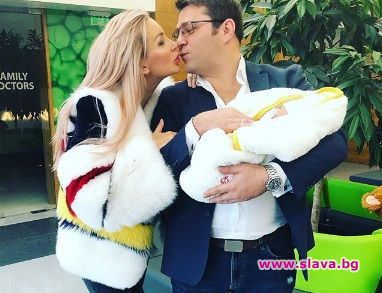 Антония Батинкова кръсти бебето на свекъра си