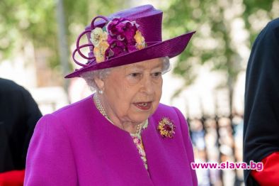 Изготвени са тайни планове за евакуиране на Кралицата от Лондон