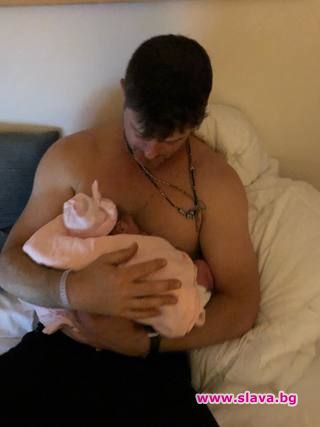 Американският певец Робин Тик стана татко за трети път след