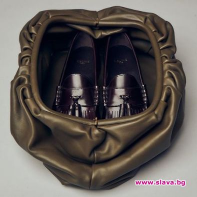 Новата чанта The Pouch на Bottega Veneta вдъхнови това ново