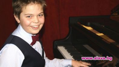 Малкият пианист вече набира популярност наричат го дори Малкия Моцарт