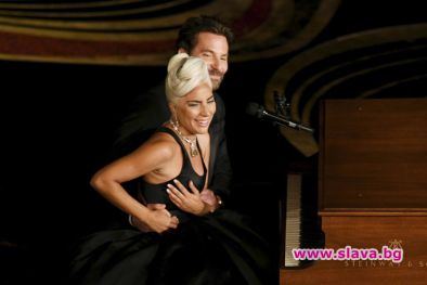 Чувственото изпълнение на Лейди Гага и Брадли Купър на песента