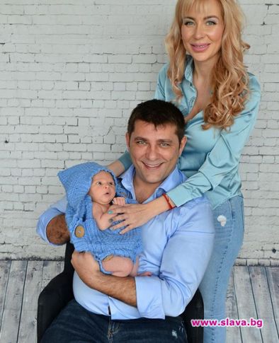 Акушерка научила Антония Петрова как да къпе и кърми бебето