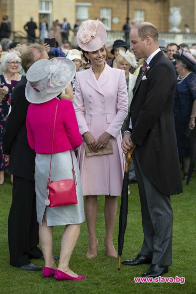 Кралицата и Кейт домакини на чаено парти