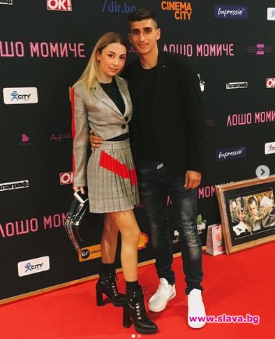 Певицата Михаела Маринова и футболистът Александър Дюлгеров вече живеят заедно