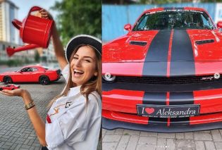 Лудия репортер подари кола на жена си Лудия репортер подари кола на жена си