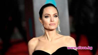 Джоли ще снима нов филм