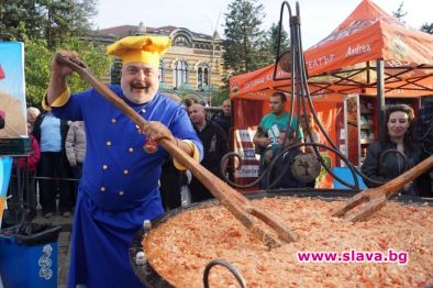 В истинска звезда във Валенсия се превърна българския кулинар Ути