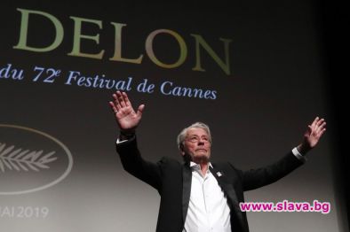 Френската кинолегенда Ален Делон е получил удар и се възстановява