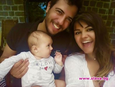 Петя Дикова е със семейството на българското черноморие Младите родители