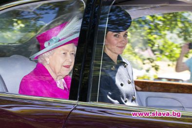 Кейт Мидълтън на църковна служба с кралицата в Шотландия 